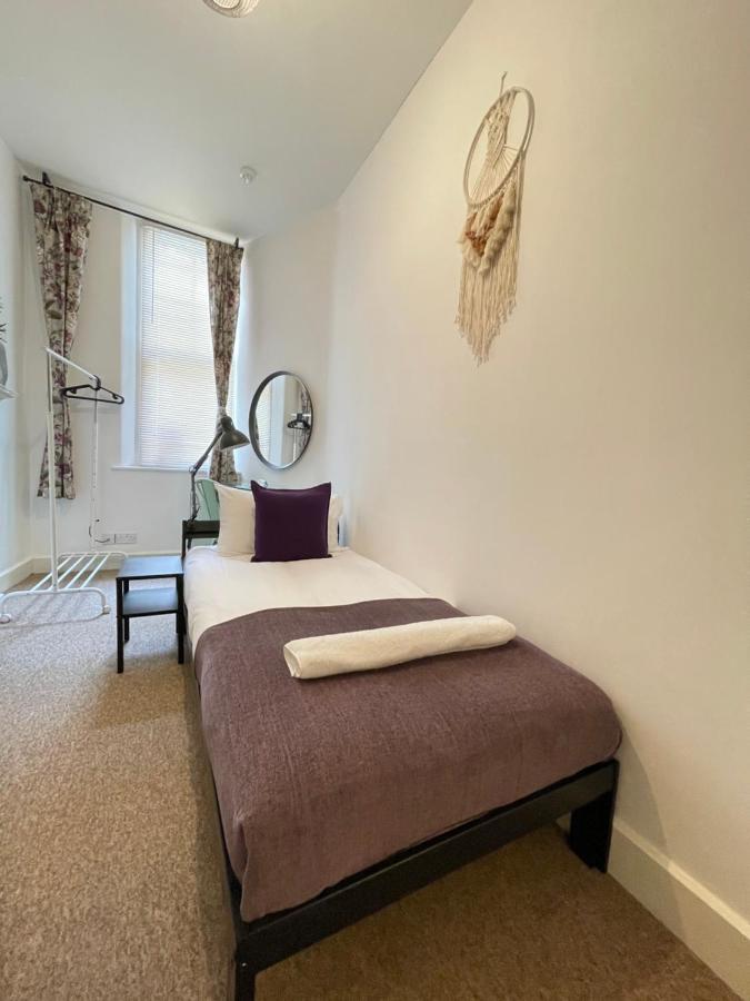 Central Located Two Bedroom Suite Bristol Exterior photo