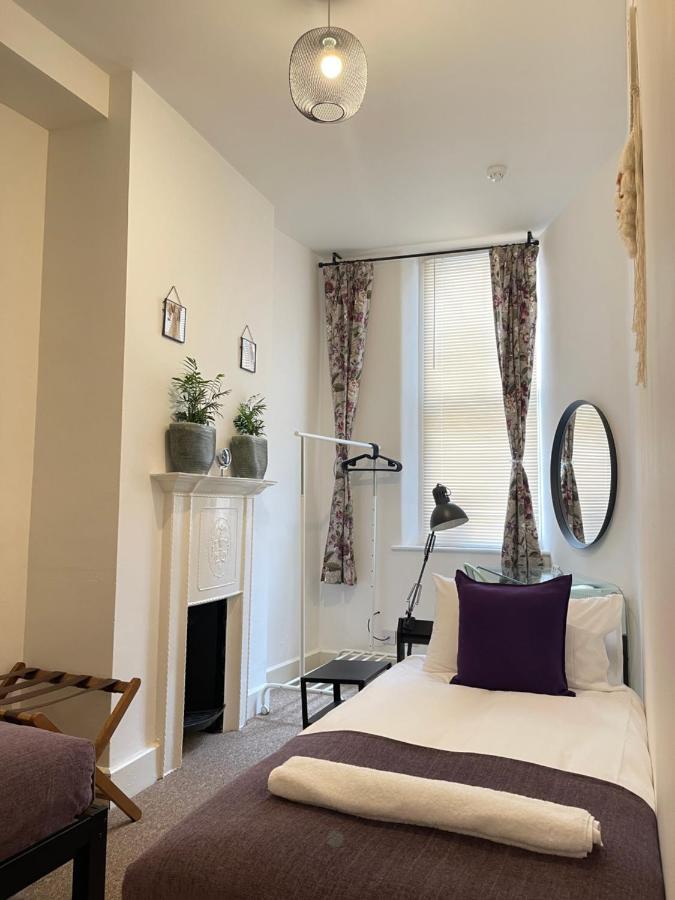 Central Located Two Bedroom Suite Bristol Exterior photo