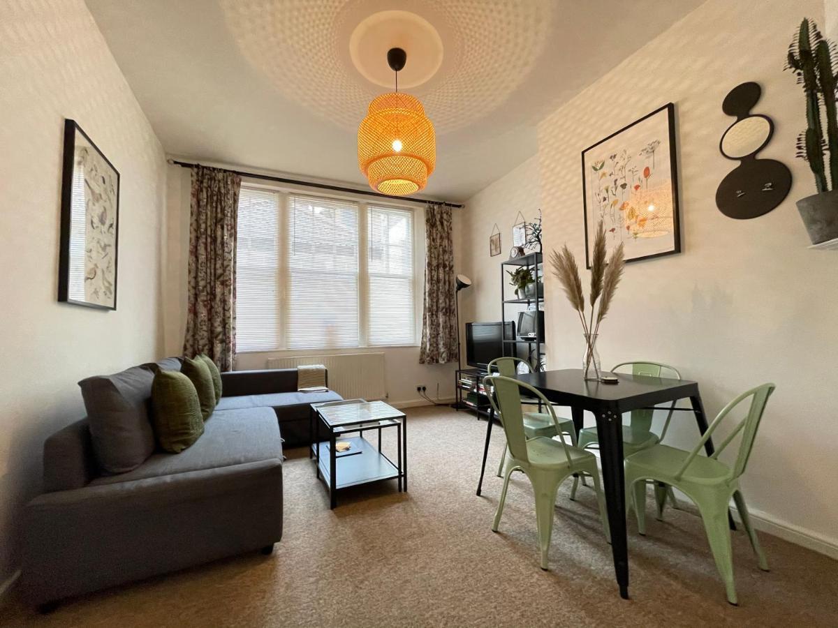 Central Located Two Bedroom Suite Bristol Exterior photo
